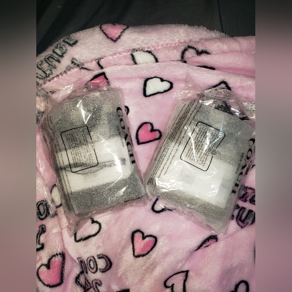 COACH NEW SIGNATURE LEATHER PRINT HIS & HER FLASK NEW IN BAG. - Picture 11 of 12